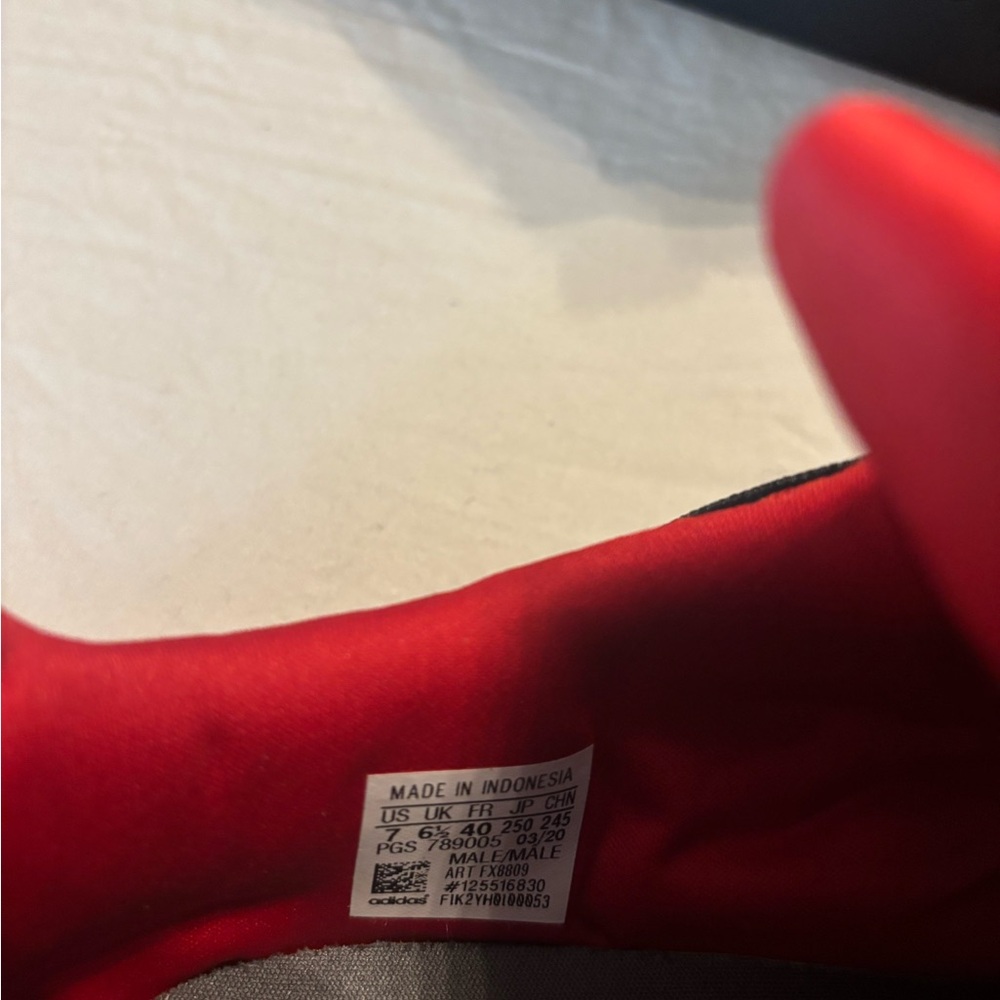 Adidas Shoes Size 7 - Picture 3 of 3